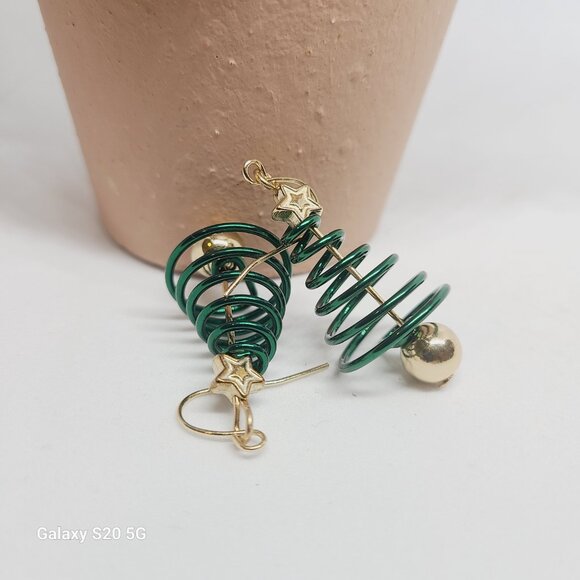 Unbranded Dark Green & Gold Tone Christmas Tree Dangle Drop Earrings Women NWOT - Picture 5 of 6